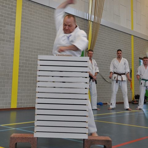 Henk Gerhards breekt