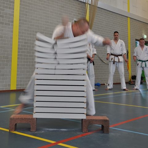 Henk Gerhards breekt