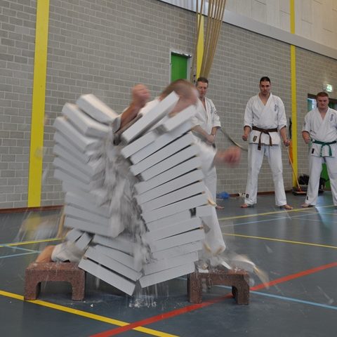 Henk Gerhards breekt